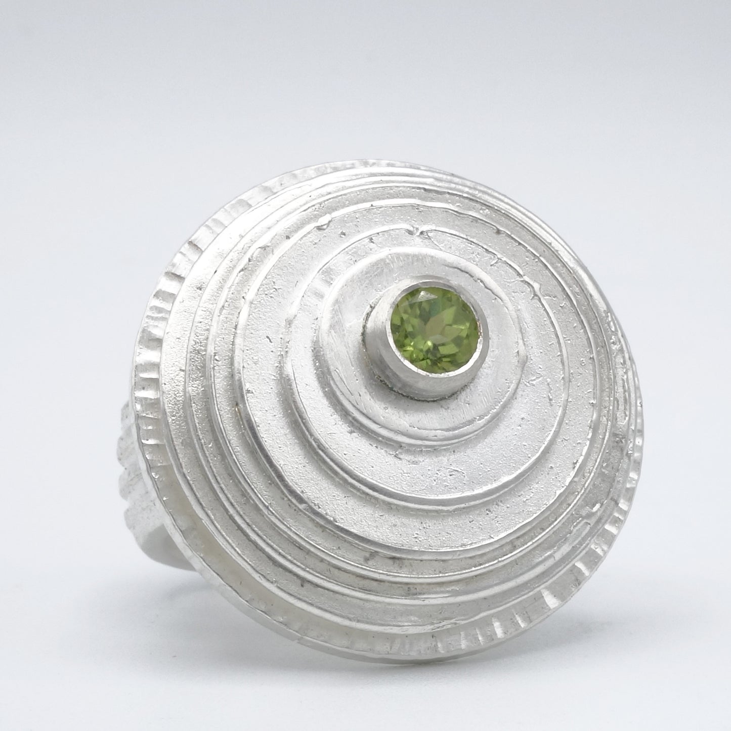 Couches - ring met peridoot