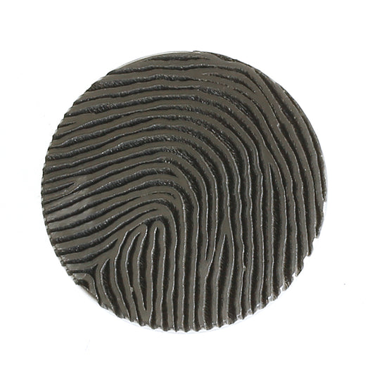 Titanium wisselhartje met lasergegraveerde vingerafdruk.
