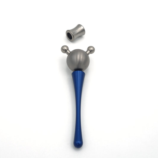 Los eindstuk voor Pioncollier – aluminium geanodiseerd, hier in blauw, met titanium bal en verbindingsstuk.