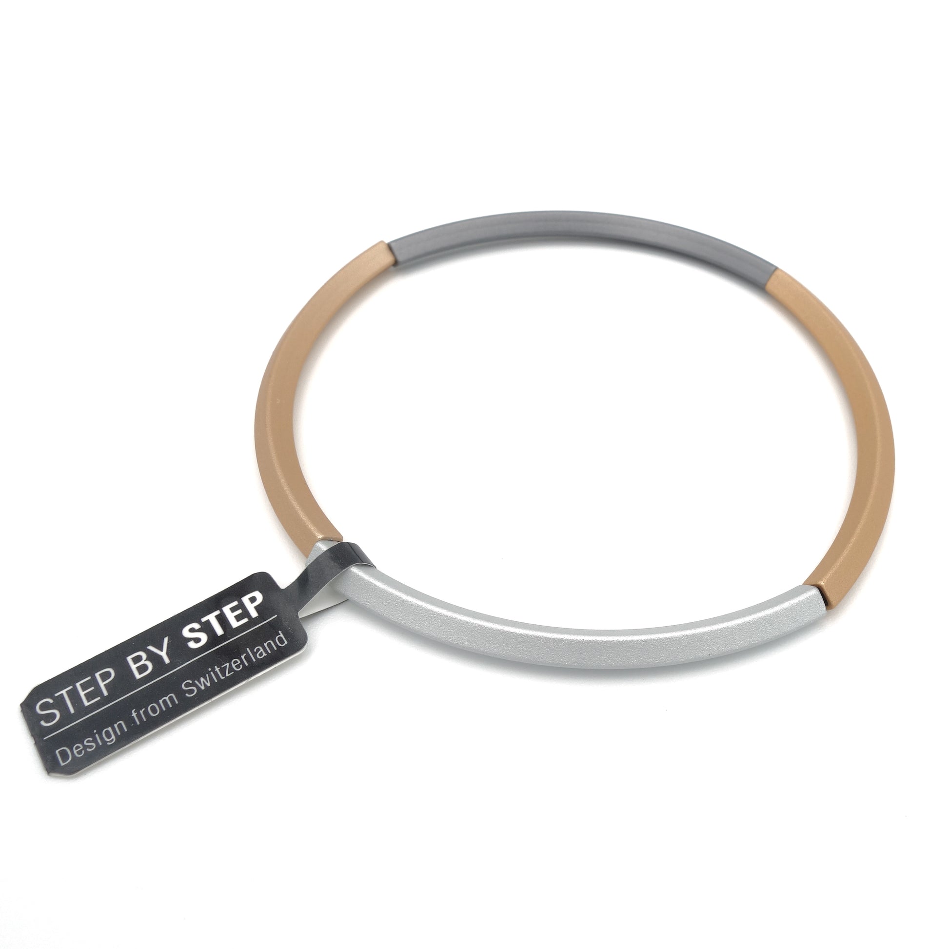 Mat aluminium armband in roségoud, lichtgrijs en donkergrijs – Step by Step Design from Switzerland.