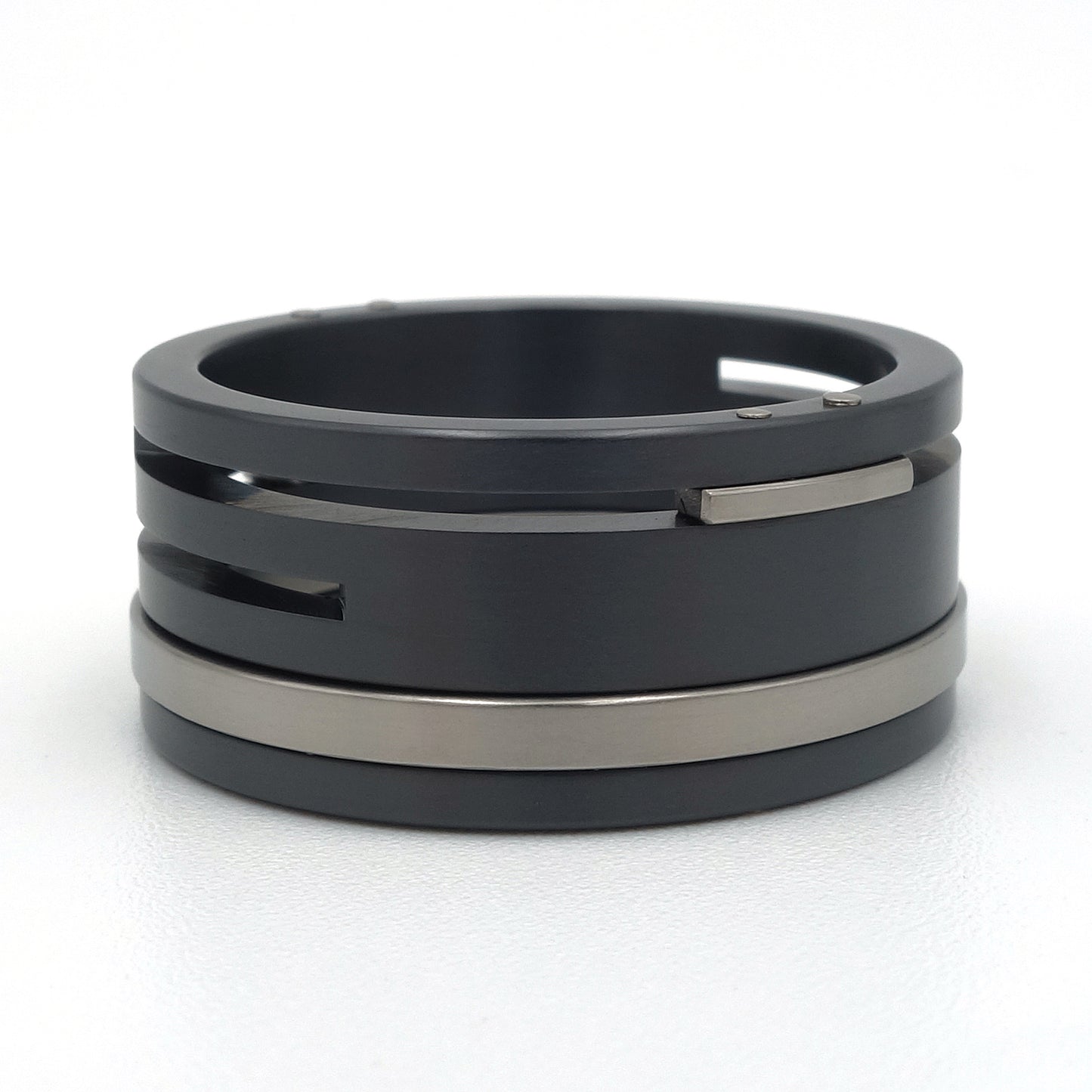 Split Level Max | Zirkonium & Titanium