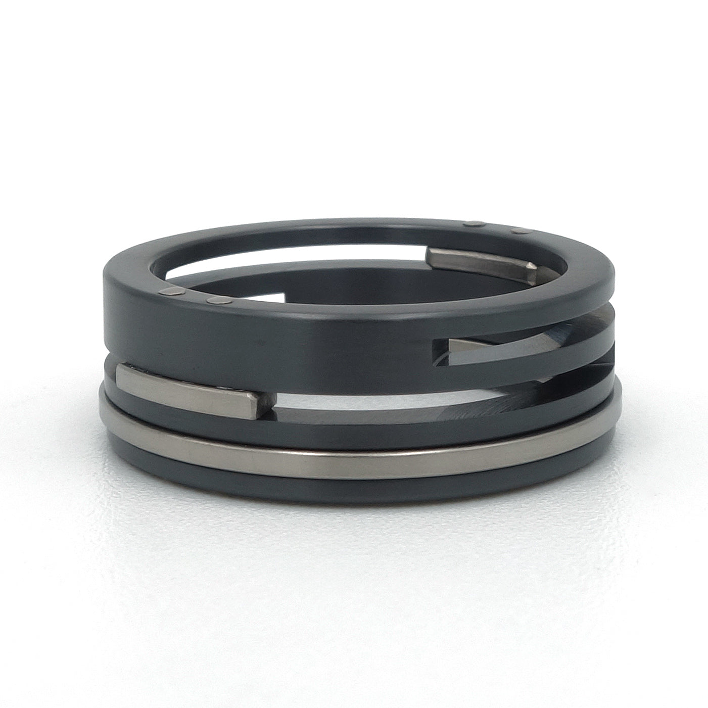 Split Level Max | Zirkonium & Titanium