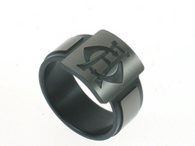 Zwarte ring met zegel